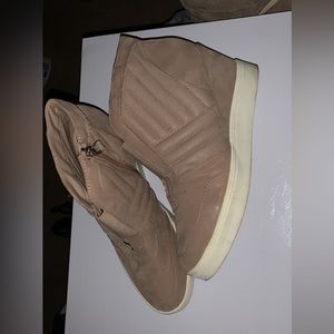 MIA Kaleb Wedge Sneakers